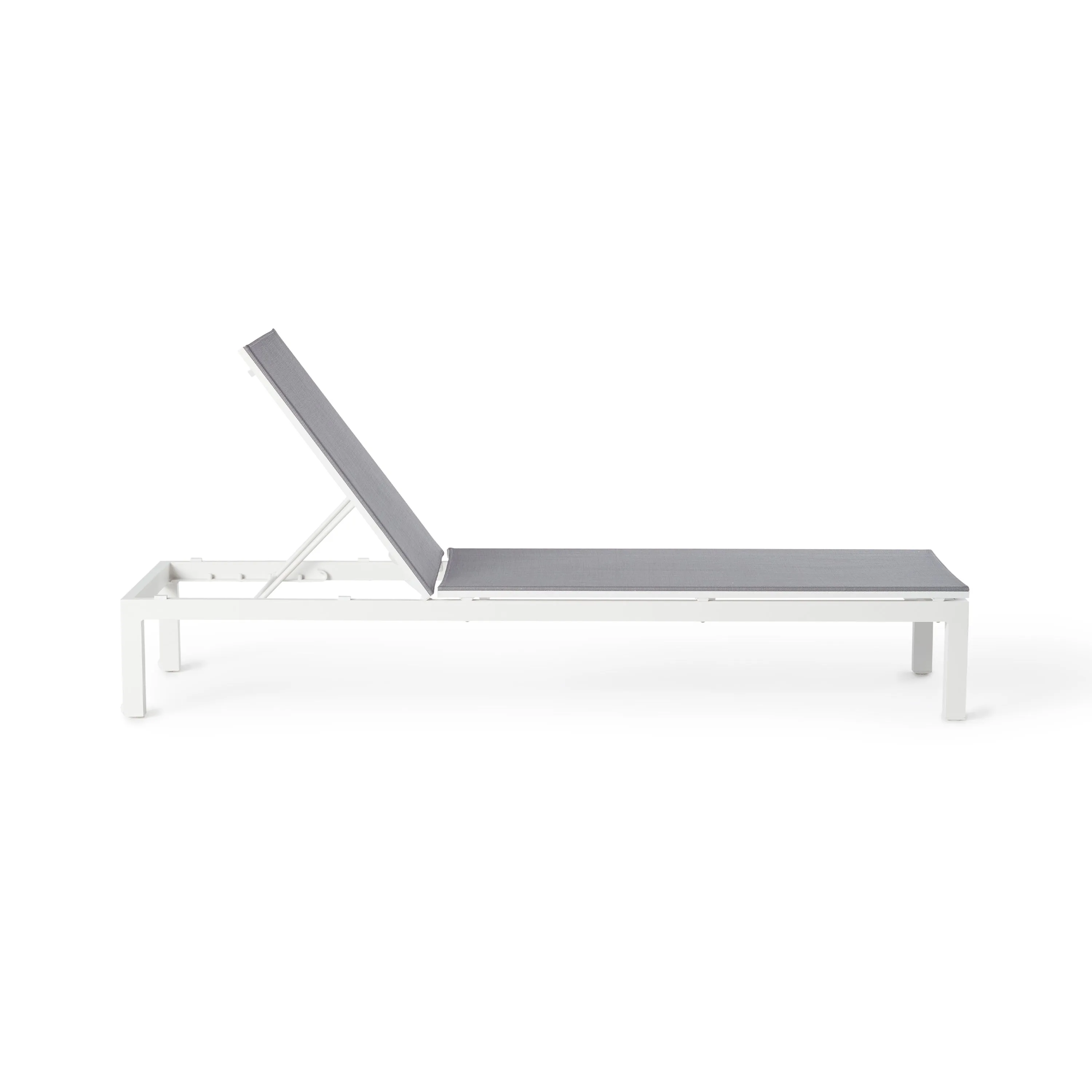 Belvedere Chaise in White Aluminum and Silver Mesh