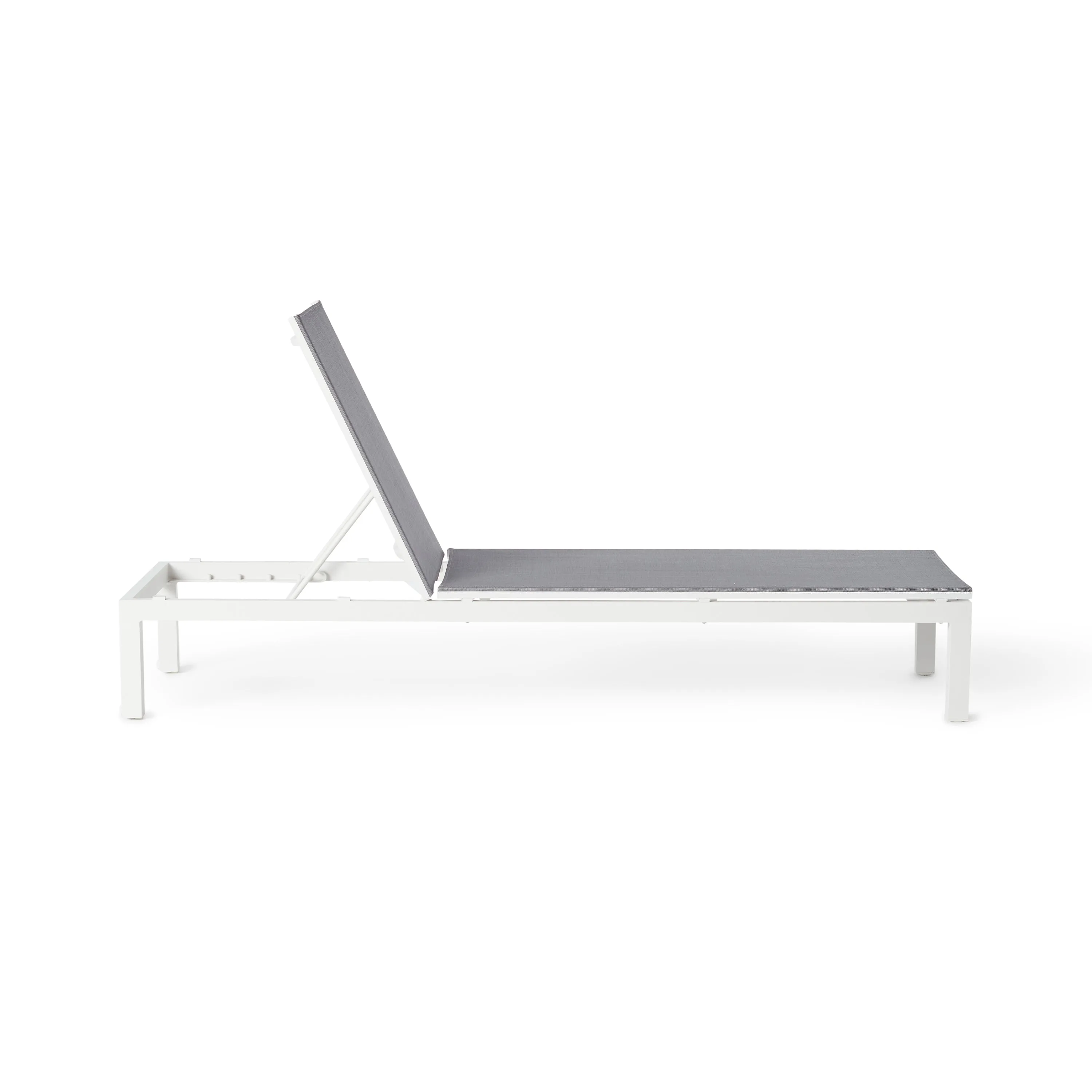 Belvedere Chaise in White Aluminum and Silver Mesh