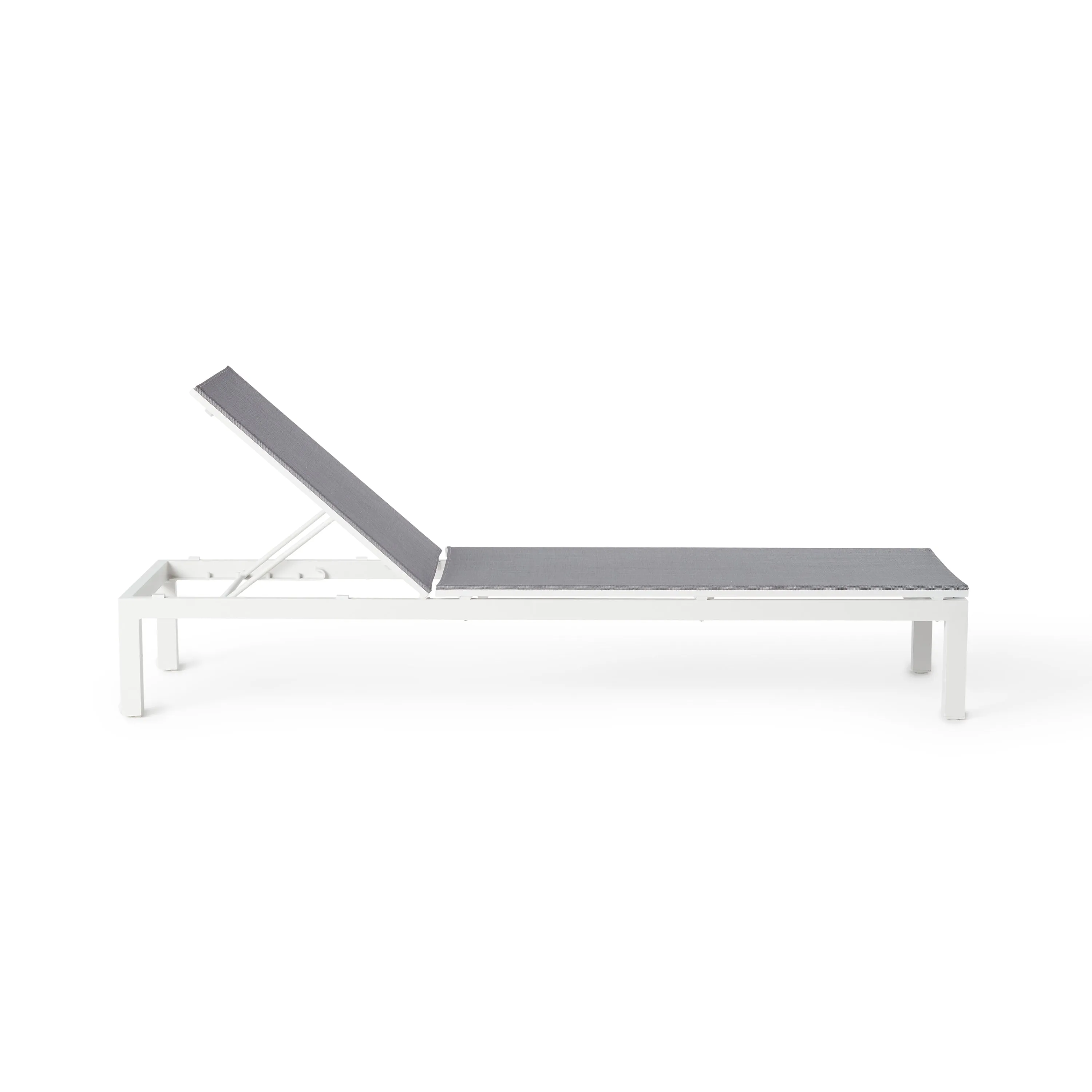 Belvedere Chaise in White Aluminum and Silver Mesh