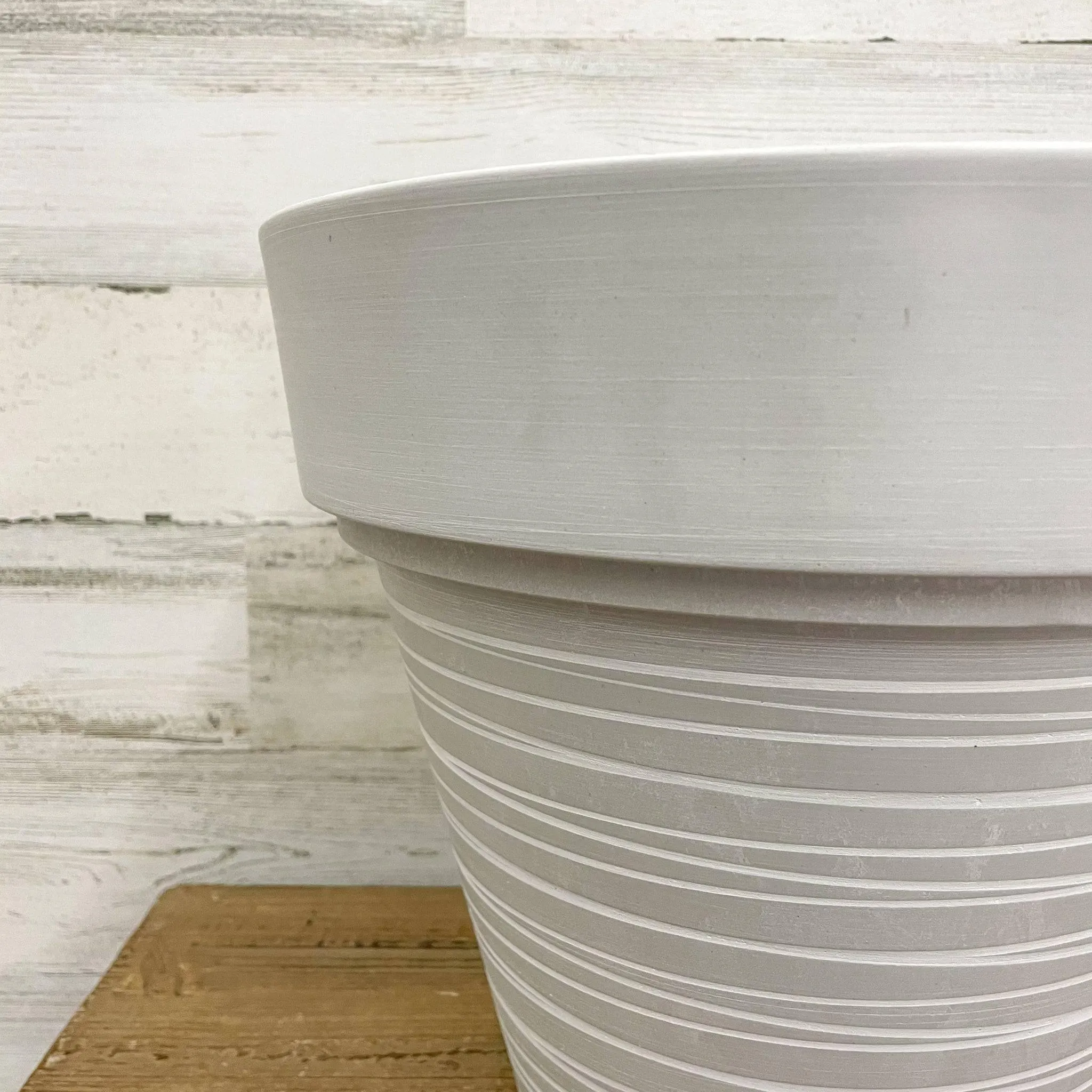 Carve Finish Planter - White - 14-inches