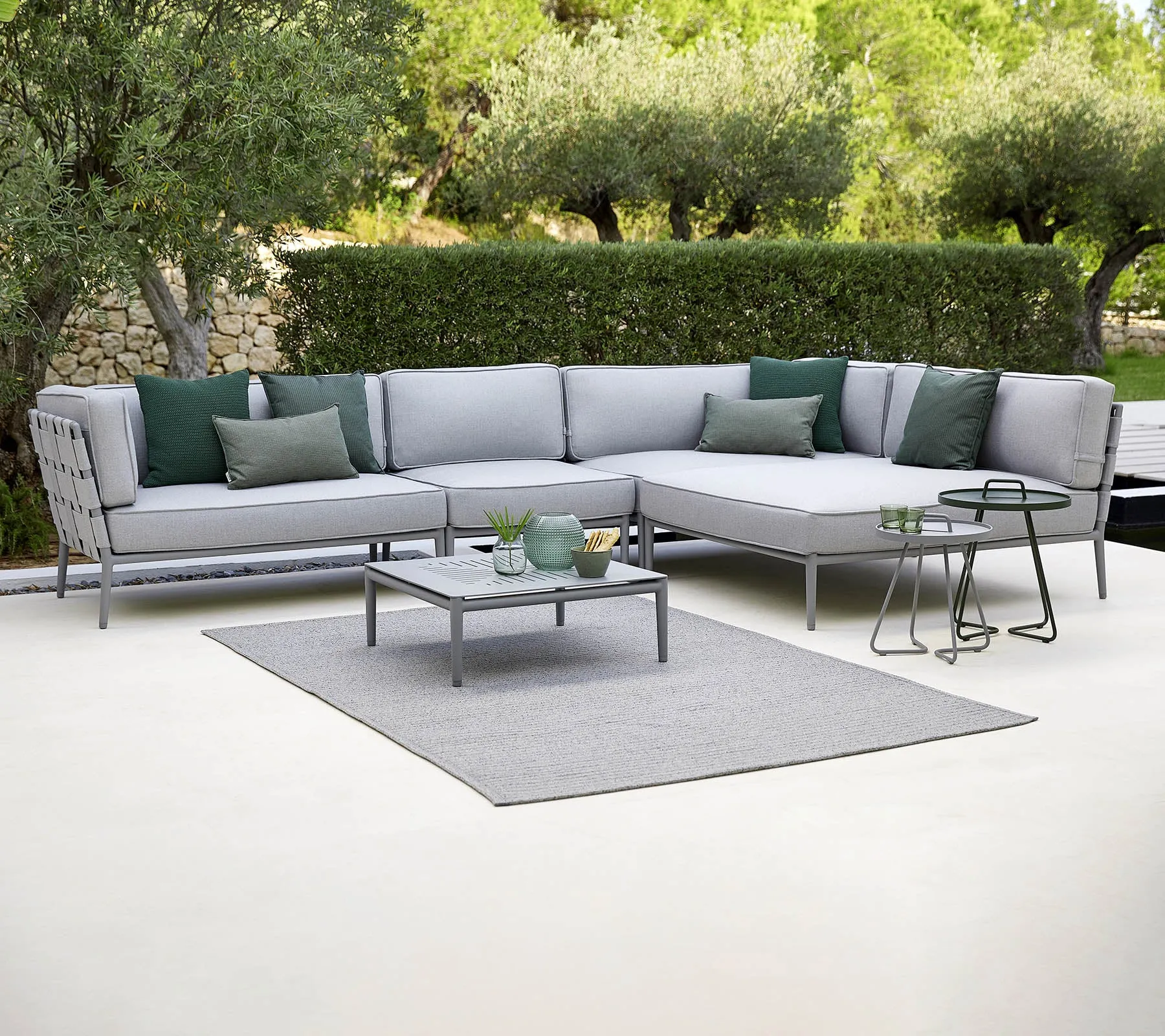 Conic daybed module