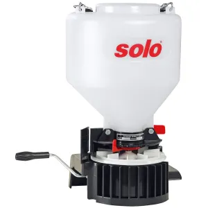 Solo 9kg seed & fertiliser spreader 421